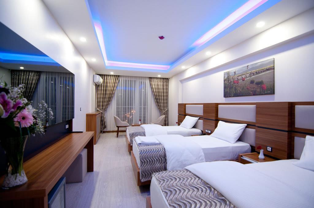 Mus Grand Hotel Quarto foto